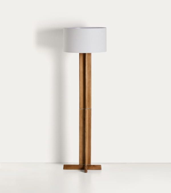 Lampadaire Niani bois hévéa — Kave Home