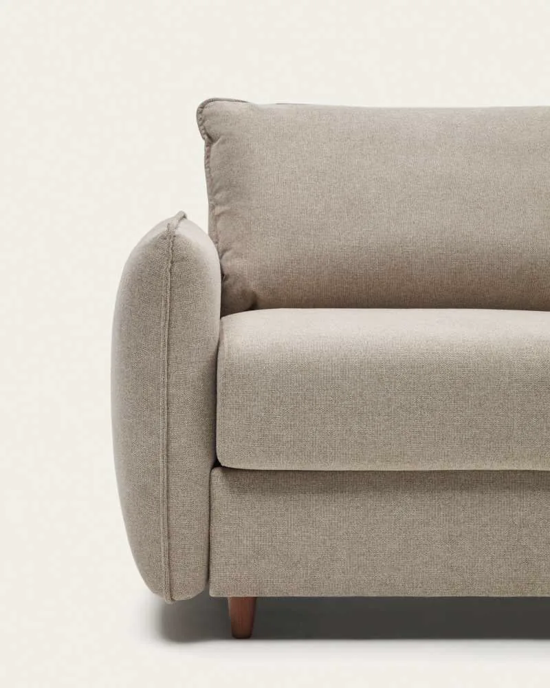 Détail du revêtement beige, de l’accoudoir et du pied du canapé-lit Carlota