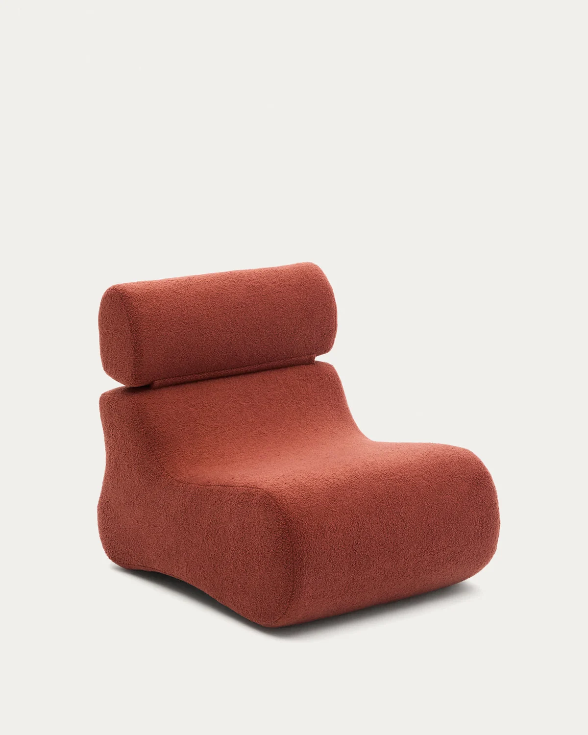 Fauteuil Club terracotta bas et profond en tissu bouclette Kave Home