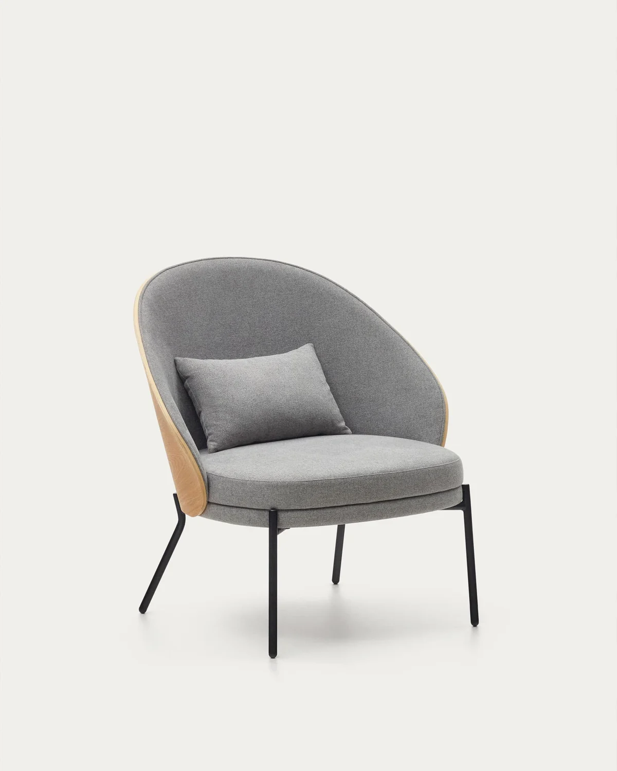 Fauteuil Eamy gris clair avec structure en bois et métal noir Kave Home