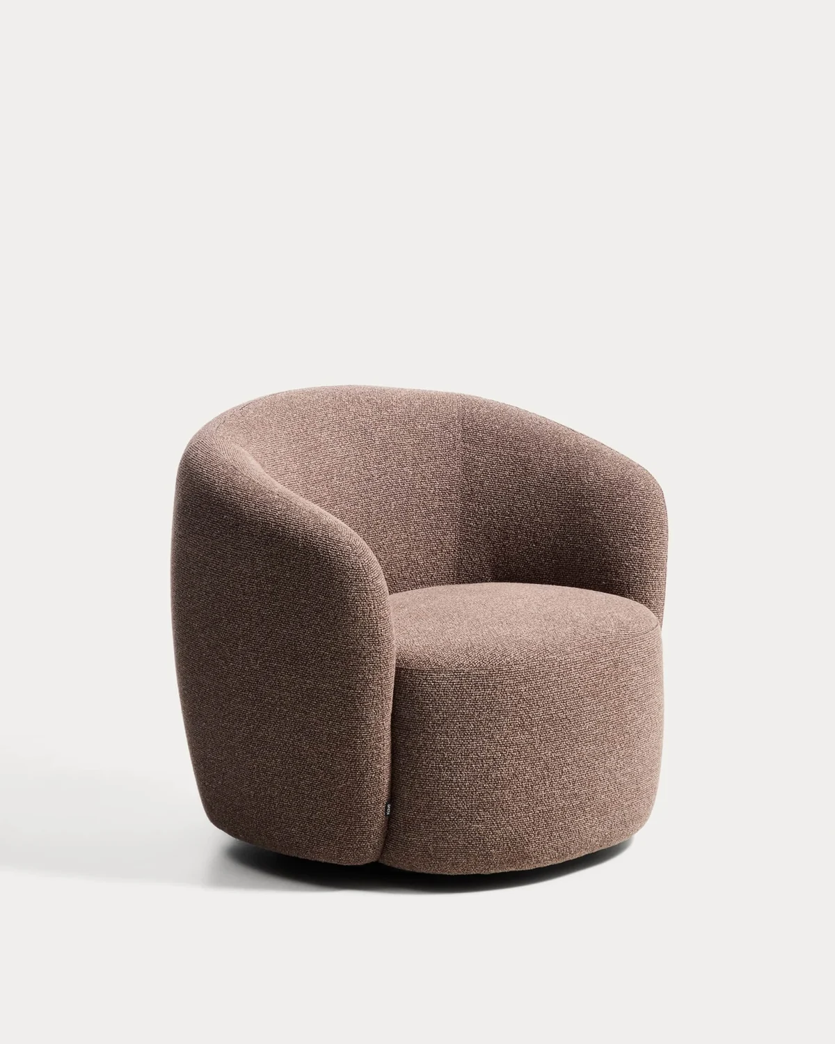 Fauteuil pivotant Odenia marron à forme enveloppante Kave Home