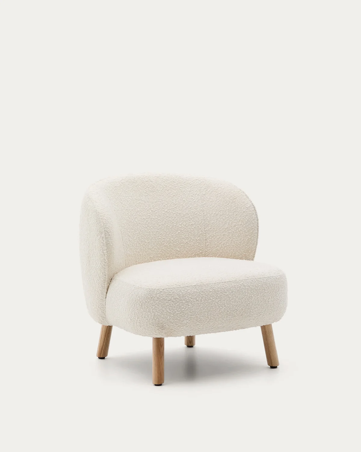 Fauteuil Ulit blanc effet bouclette avec pieds en bois Kave Home