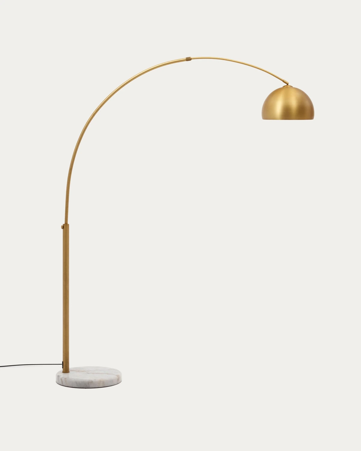 Lampadaire Madali finition laiton avec base en marbre blanc