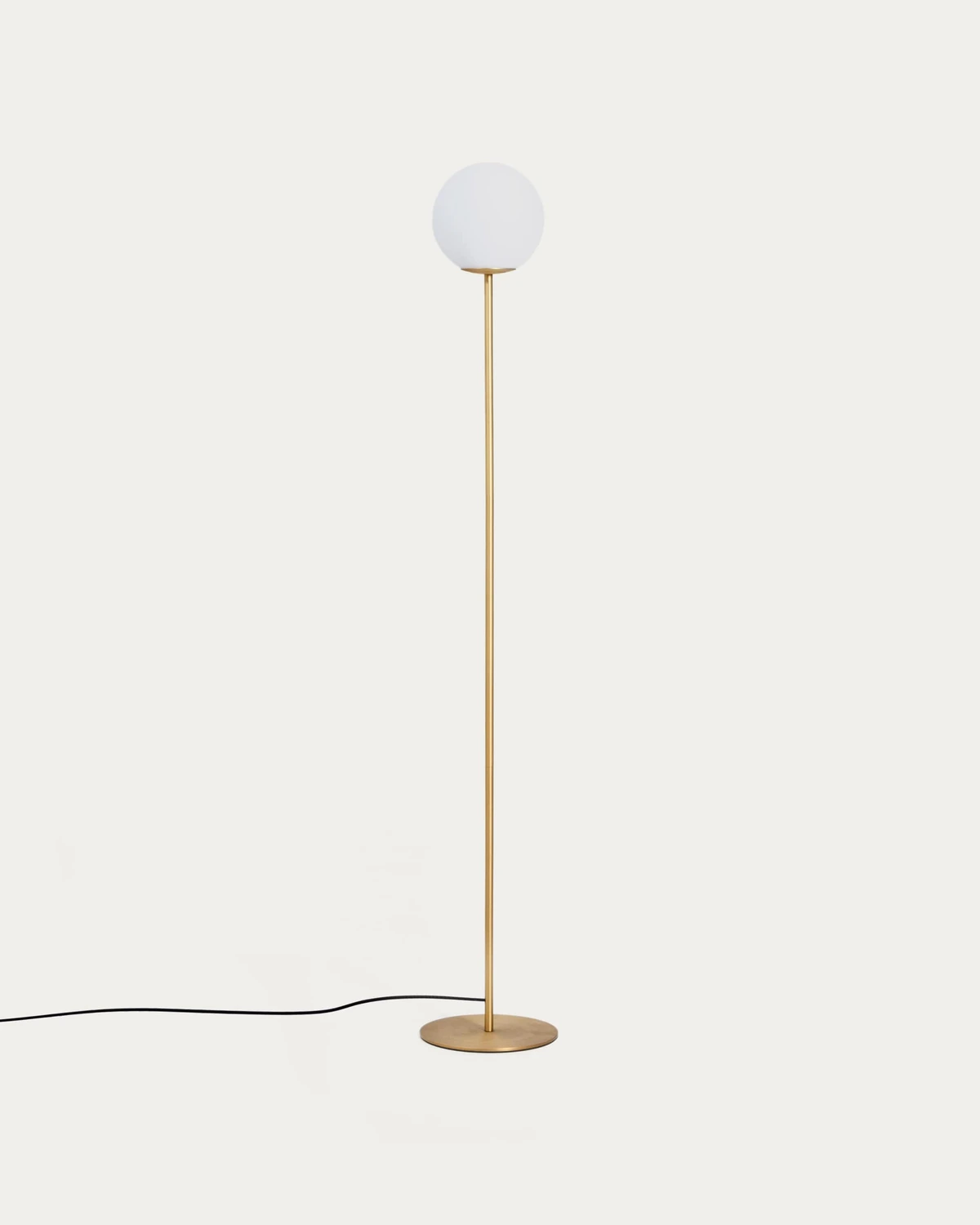 Lampadaire Brisia finition laiton avec globe en verre dépoli