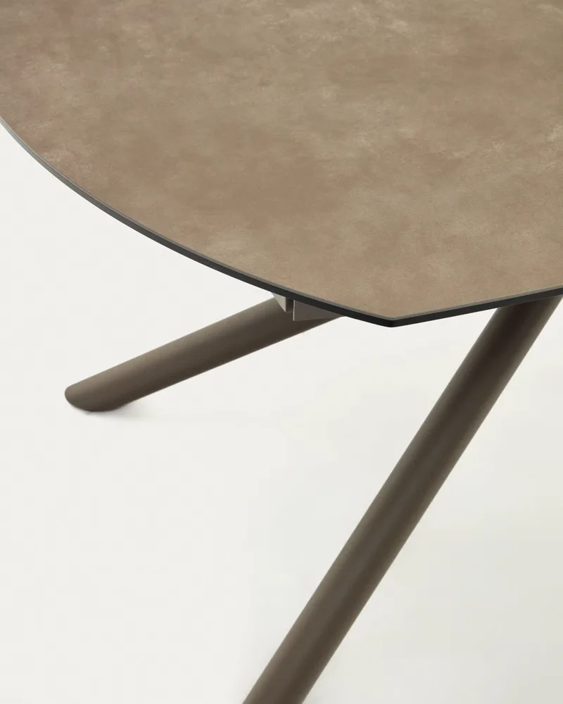 Détail du plateau céramique et de la structure acier de la table Yodalia
