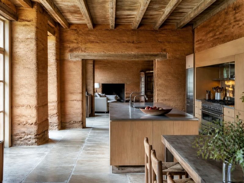 Cuisine ouverte dans une longère 1850 : la contrainte murs en pisé que personne n&rsquo;avait anticipée