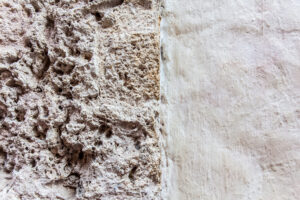 Quel enduit décoratif choisir pour rénover les murs de son salon ?